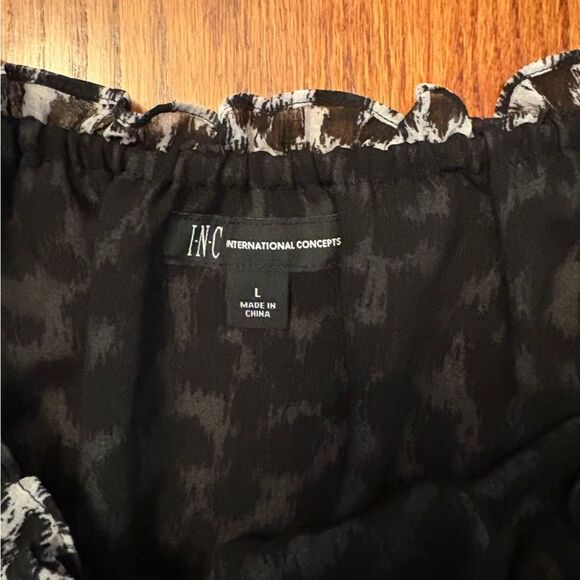INC INTERNATIONAL CONCEPTS Black & White Animal Print Off-Shoulder Blouse Size L - Picture 2 of 3